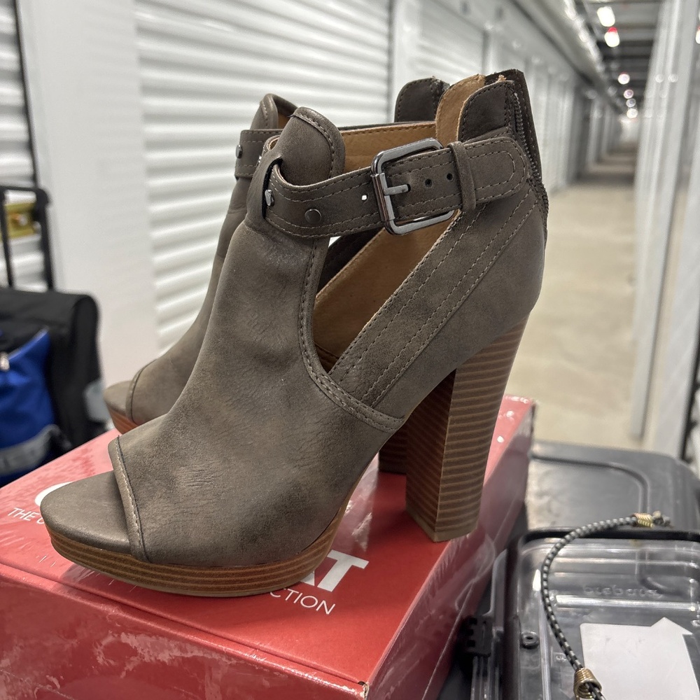 Heels - Picture 3 of 5